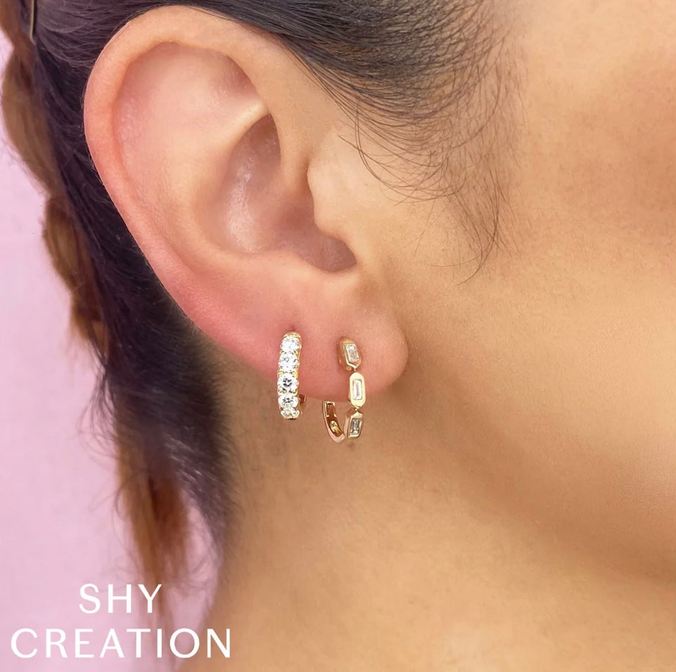 0.81CT DIAMOND HUGGIE EARRING