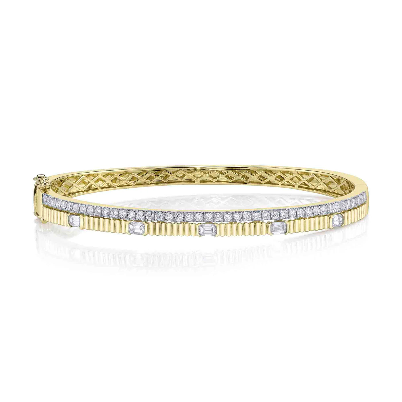 1.13CT DIAMOND EMERALD RIBBED BANGLE