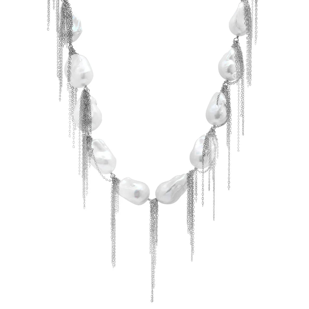 WHITE BAROQUE NECKLACE