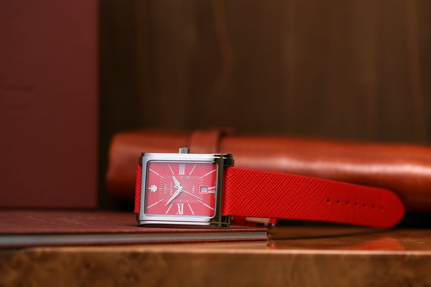 Prominente Quartz Watch in Red
