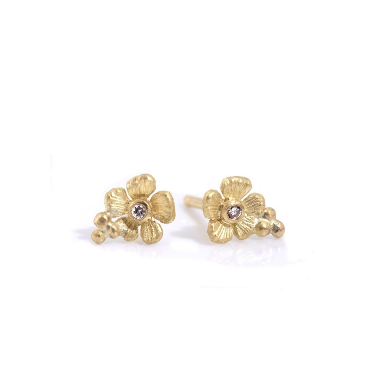 9 Earrings, 18k gold, 0.02ct brill