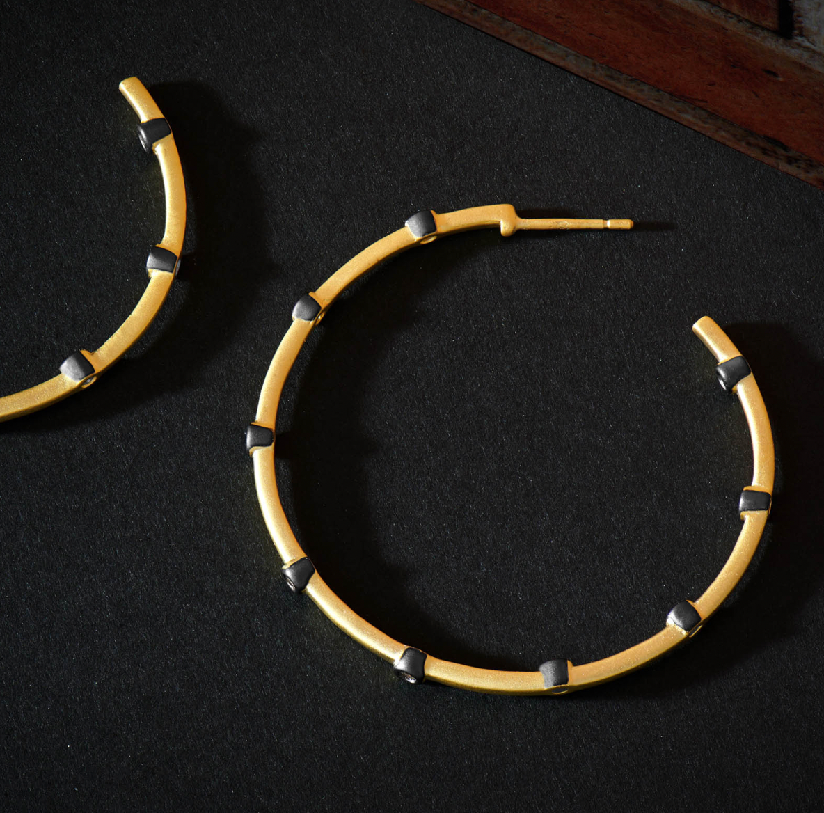 SIGNATURE Bezel Hoop