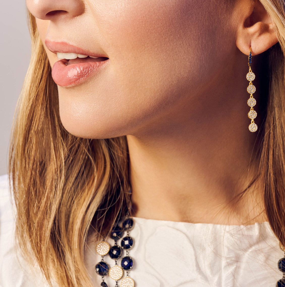 MIDNIGHT Linear Pavé Disc Earring