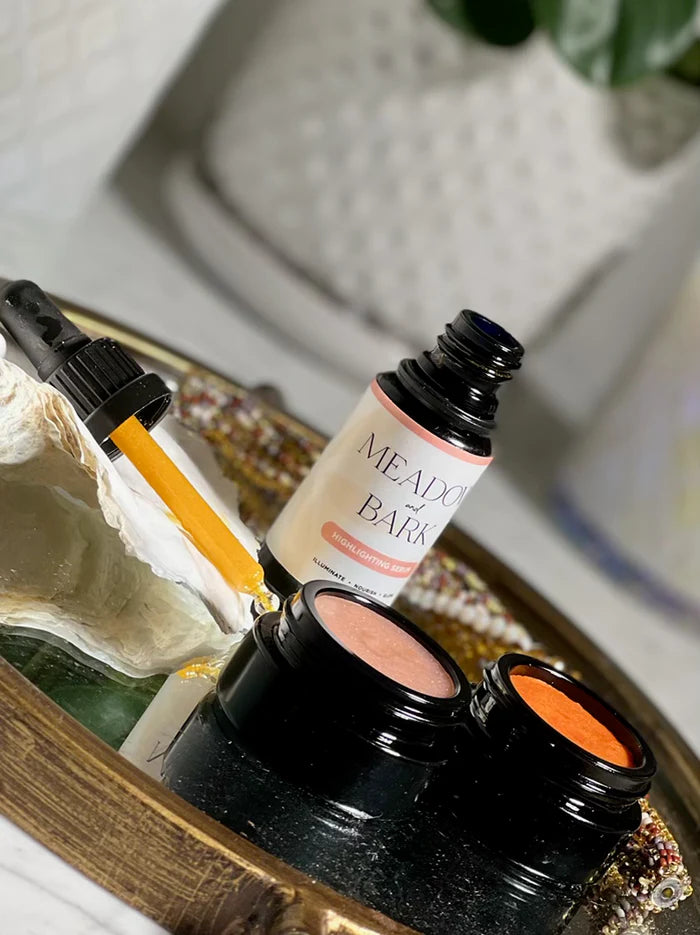 Pressed Highlighting Serum with Moonstone Crystals