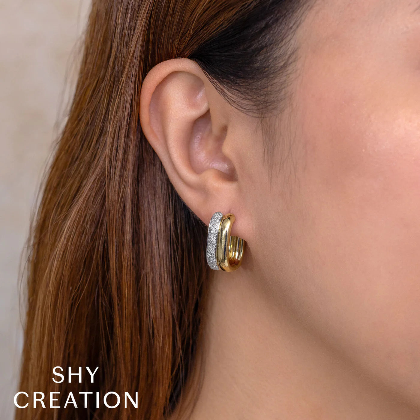 0.33CT DIAMOND OVAL HOOP EARRING