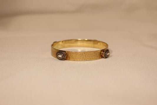 Four rose cut and pave diamond oval motives bracelet Sourced from India