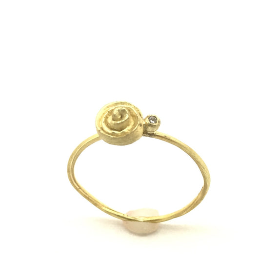 18K Gold White Diamond Swirl Ring