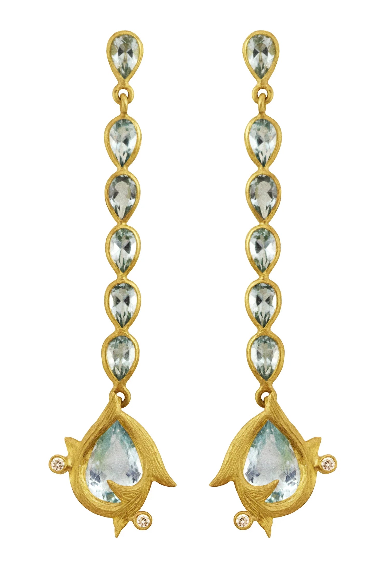 AQUAMARINE, WHITE ROUND BRILLIANT DIAMONDS, 18K YELLOW GOLD